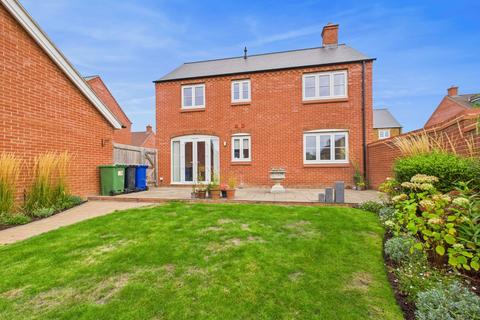 3 bedroom detached house for sale, Tanters Road, Towcester, NN12
