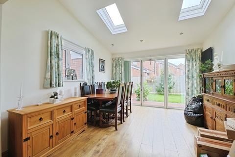 3 bedroom detached house for sale, Westburn Avenue, New Holland, Barrow-Upon-Humber, Lincolnshire, DN19 7SA