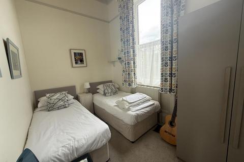Flat 3, Highcliffe Court Highcliffe Close, Seaton, EX12 2QA