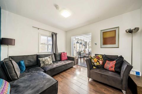 3 bedroom flat for sale, Ingelow Road, London SW8
