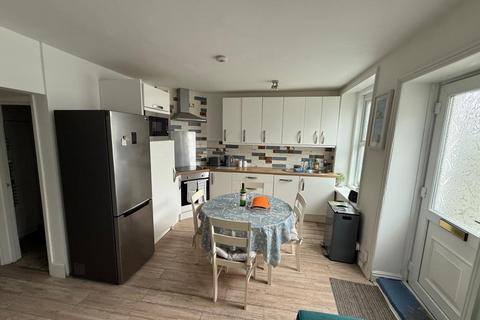 3 bedroom flat for sale, Basement Flat, 8 Alexandra Gardens, Ventnor, Isle Of Wight