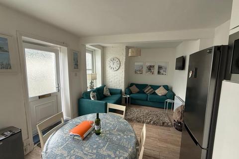 3 bedroom flat for sale, Basement Flat, 8 Alexandra Gardens, Ventnor, Isle Of Wight