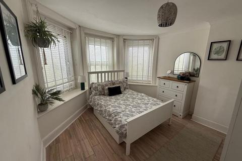 3 bedroom flat for sale, Basement Flat, 8 Alexandra Gardens, Ventnor, Isle Of Wight