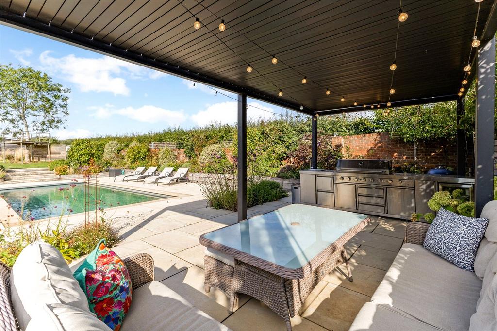 Outdoor Kitchen