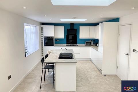3 bedroom detached bungalow to rent, Rempstone Road, Wimborne BH21