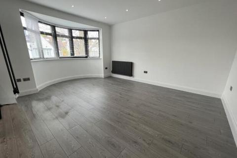 3 bedroom flat to rent, Hervey Close,  Finchley,  N3