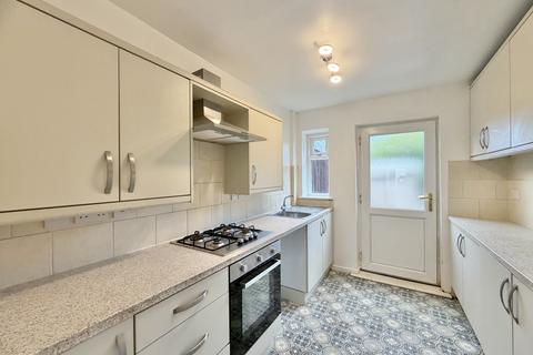 3 bedroom terraced house to rent, Grasmere Close, Castleford