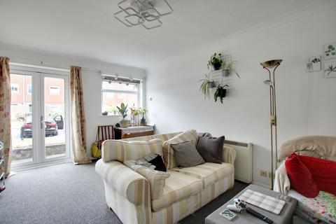 2 bedroom ground floor flat for sale, Victoria Park Gardens, Worthing BN11 4ED