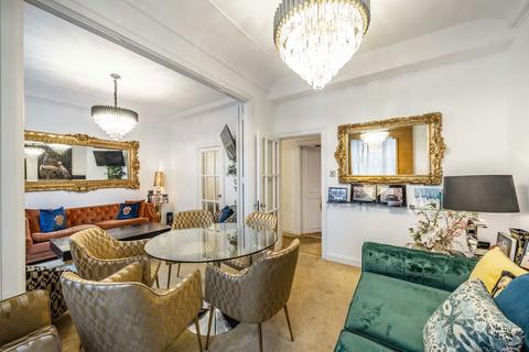 2 bedroom flat for sale, Hertford Street, London W1J