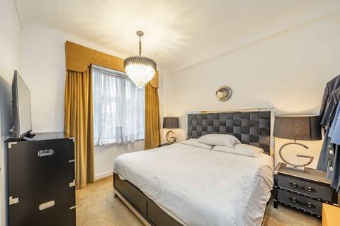 2 bedroom flat for sale, Hertford Street, London W1J