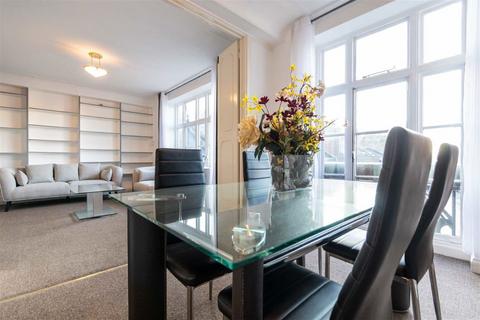 2 bedroom flat for sale, Hertford Street, London W1J