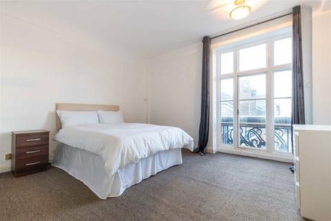 2 bedroom flat for sale, Hertford Street, London W1J