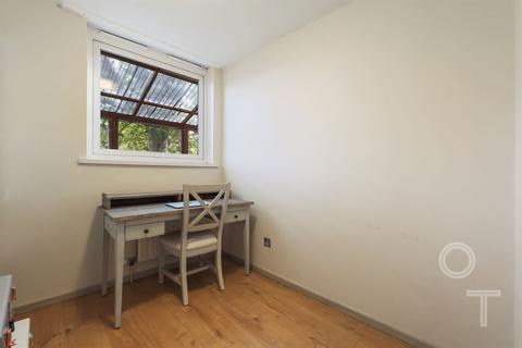 38 Malden Crescent, London, NW1 8HD