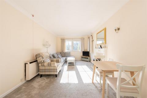 1 bedroom retirement property for sale, Avenue Road, London N14