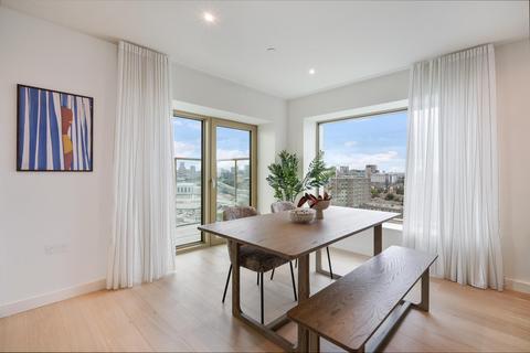 3 bedroom apartment for sale, Steamer Building, Royal Wharf, London, E16