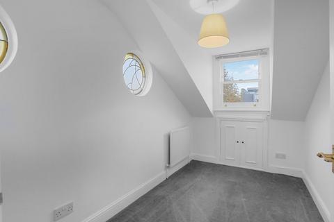 2 bedroom flat for sale, Brewster Gardens, North Kensington W10