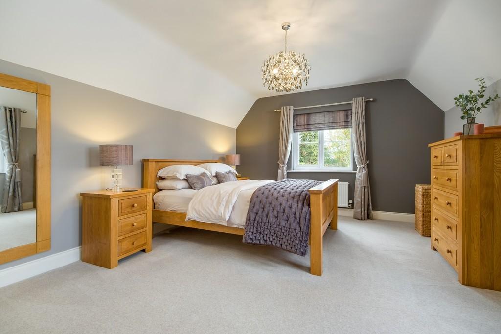 1440px-4 Shrubbery Close-24