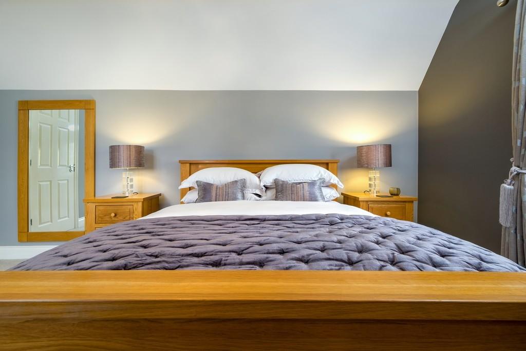 1440px-4 Shrubbery Close-26