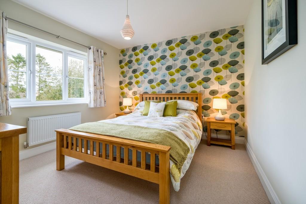 1440px-4 Shrubbery Close-30