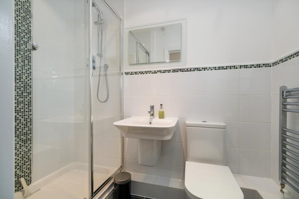 1440px-4 Shrubbery Close-31