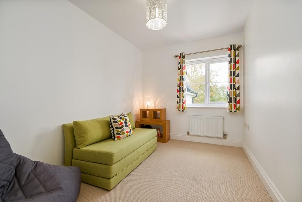 1440px-4 Shrubbery Close-34