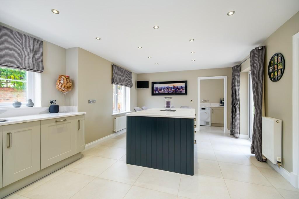 1400px Fixed 4 Shrubbery Close-5