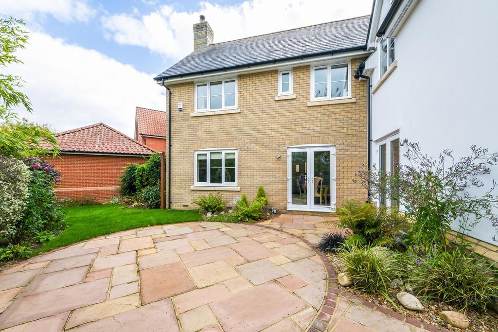 1440px-4 Shrubbery Close-36