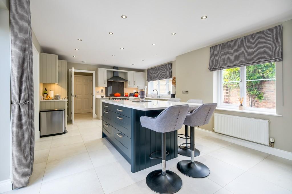 1400px Fixed 4 Shrubbery Close-6