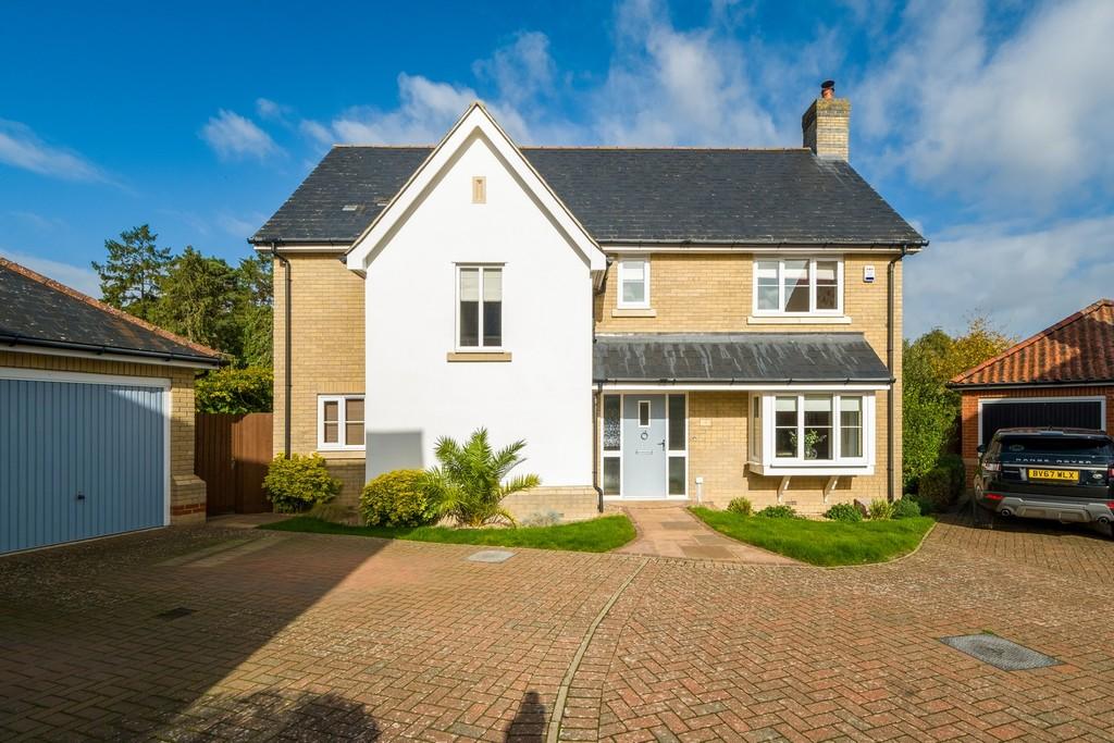 1440px-4 Shrubbery Close-3