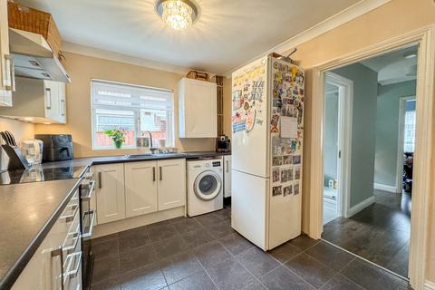 4 bedroom semi-detached house for sale, Lower Road, Hullbridge