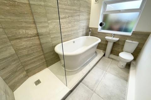 3 bedroom semi-detached house for sale, Smalewell Drive, Pudsey