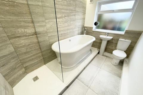 3 bedroom semi-detached house for sale, Smalewell Drive, Pudsey