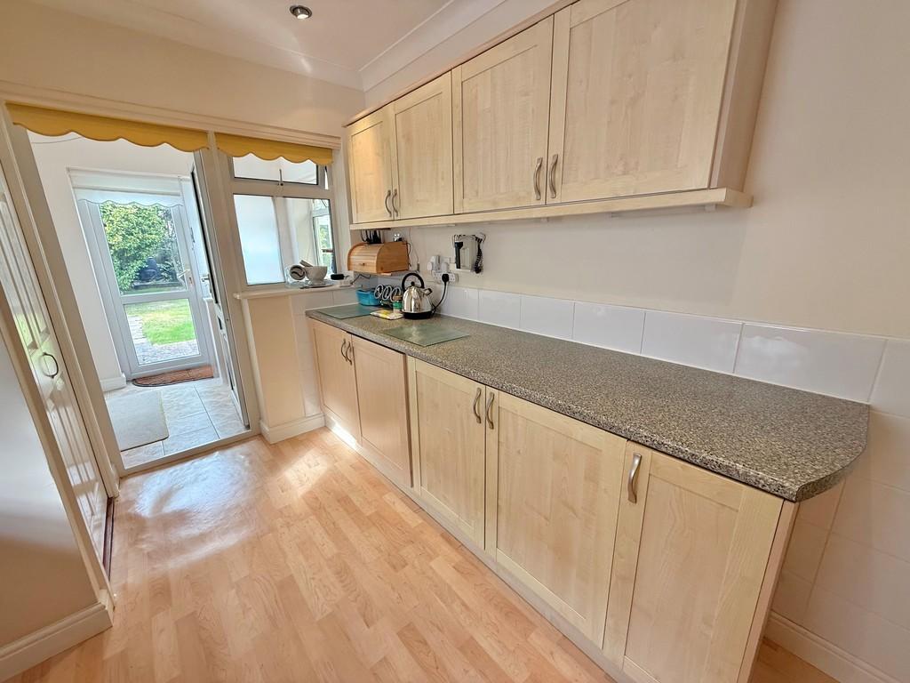 30 Clarence Drive Kitchen 3