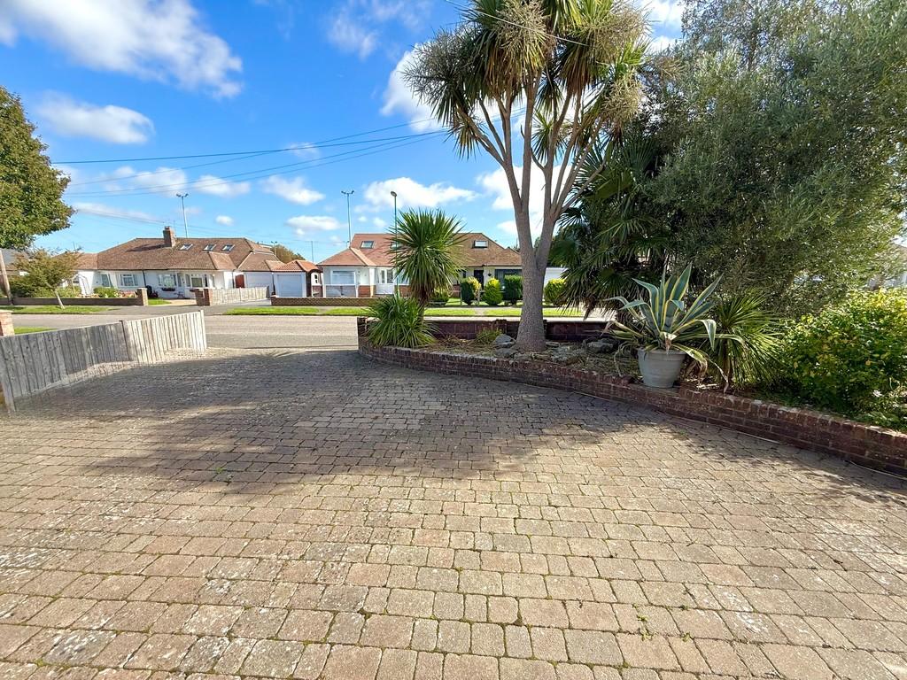 30 Clarence Drive Front Drive n