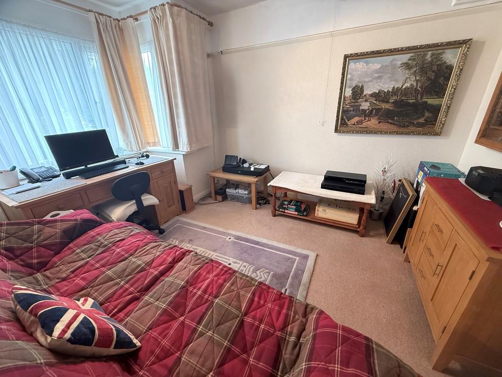 30 Clarence Drive Bedroom 2-1