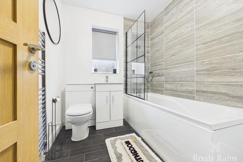 2 bedroom apartment for sale, 1 Nunnington Close