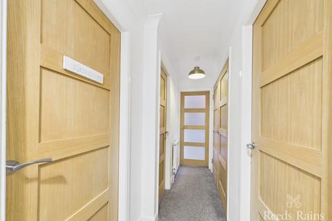 2 bedroom apartment for sale, 1 Nunnington Close