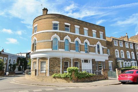 2 bedroom flat for sale, Amhurst Road, London N16