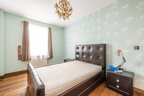 2 bedroom flat for sale, Vicarage Gate, Kensington, London, W8