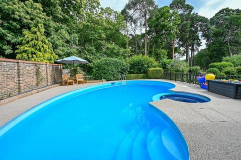 5 bedroom detached house to rent, Birch Grove, Pyrford, GU22