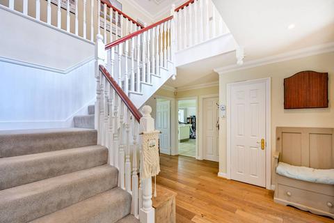 5 bedroom detached house to rent, Birch Grove, Pyrford, GU22
