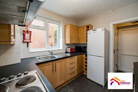 4 bedroom semi-detached house to rent, Healey Avenue, High Wycombe HP13