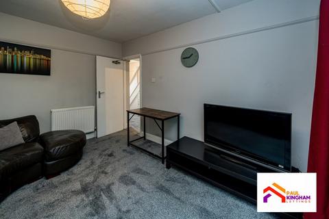 4 bedroom semi-detached house to rent, Healey Avenue, High Wycombe HP13