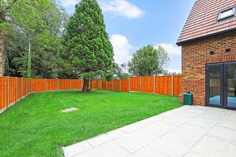 3 bedroom semi-detached house to rent, Ongar Road, Dumnow CM6