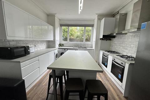 6 bedroom terraced house to rent, Reginald Road, London E7