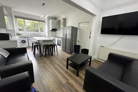 6 bedroom terraced house to rent, Reginald Road, London E7