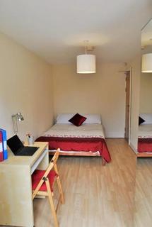 5 bedroom terraced house to rent, Cranmer Road, London E7