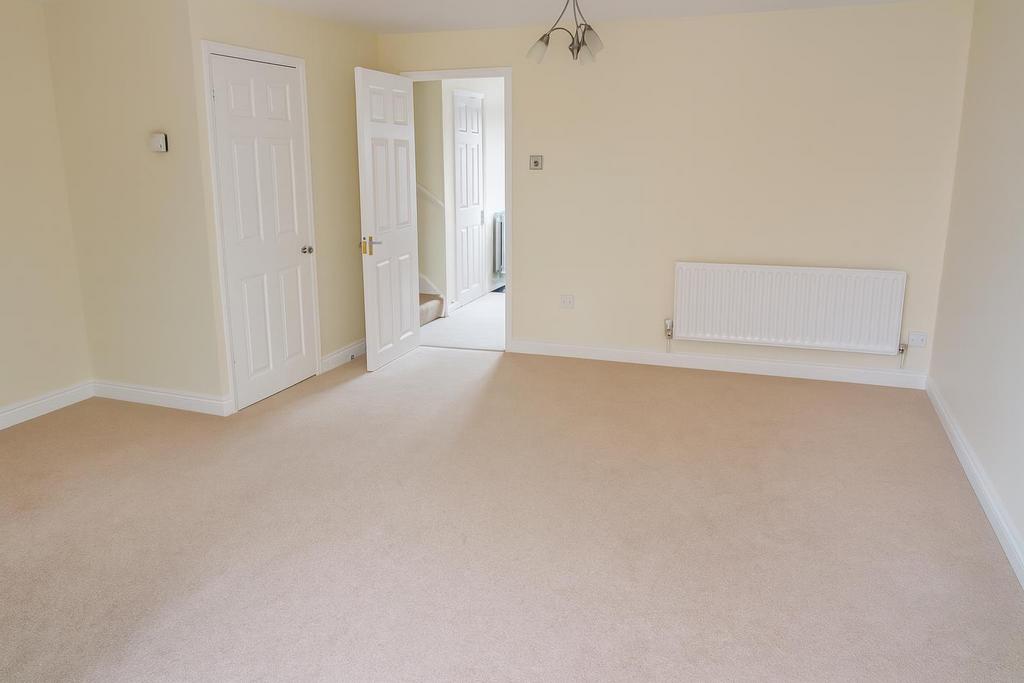 3-bed-house-hucclecote (8).png