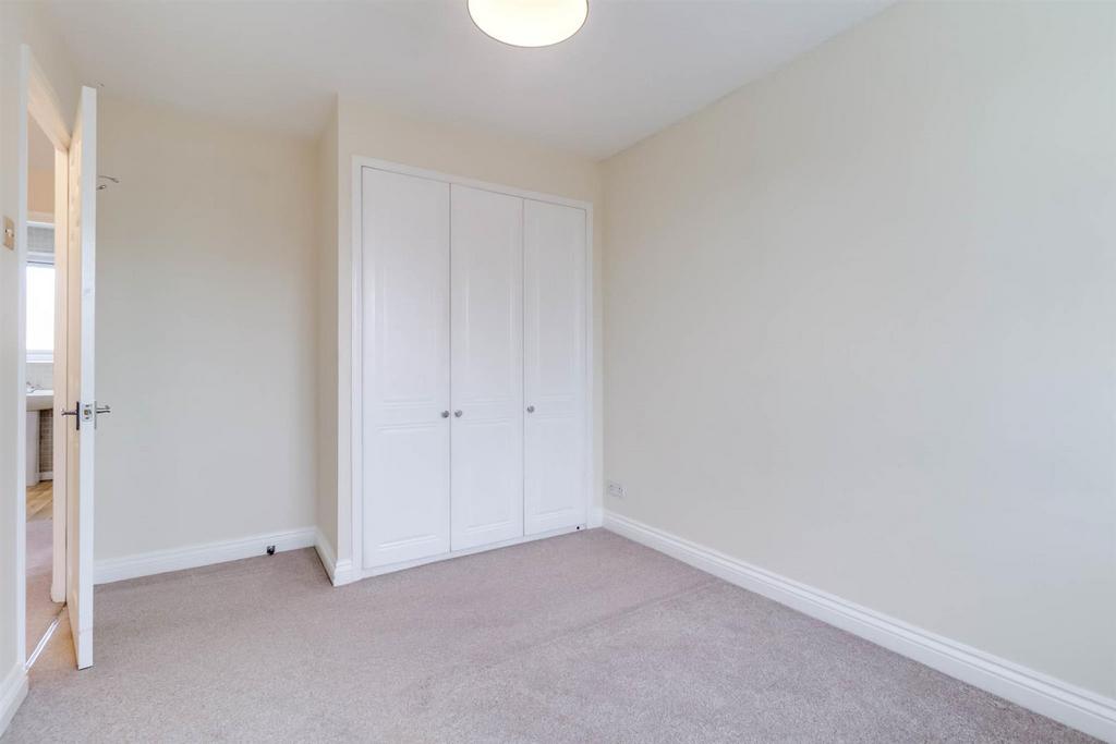 3-bed-house-hucclecote9.jpg