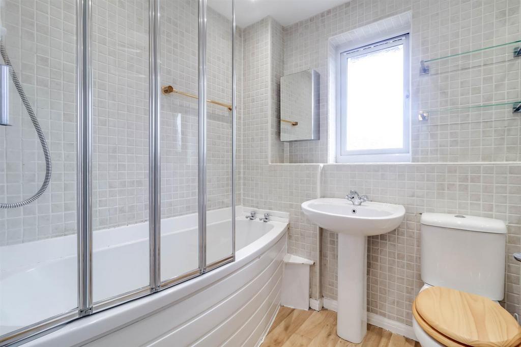 3-bed-house-hucclecote12.jpg